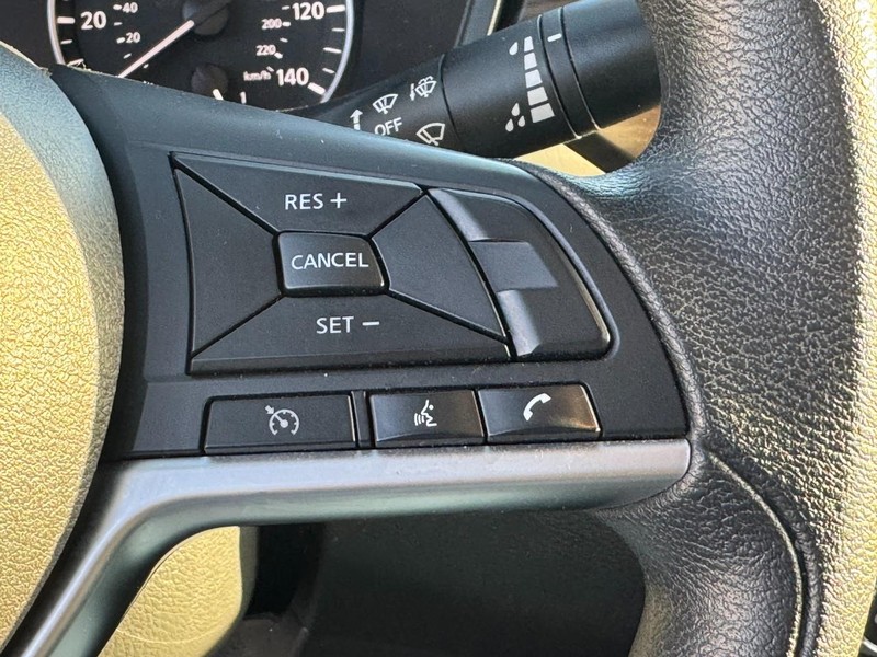 Nissan Altima Vehicle Image 17