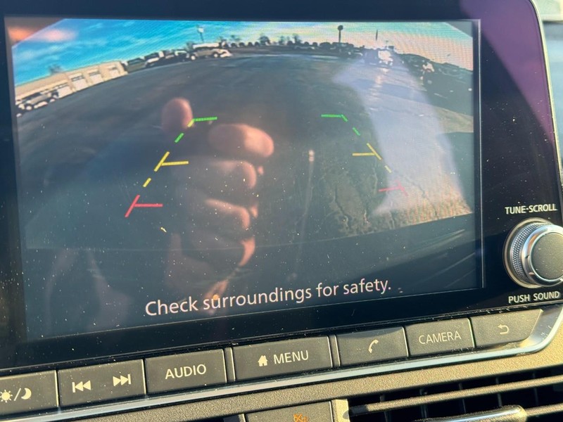 Nissan Altima Vehicle Image 19