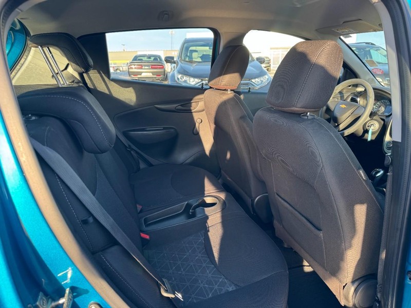 Chevrolet Spark Vehicle Image 09