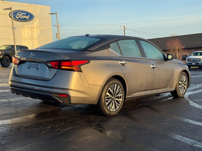 Nissan Altima Vehicle Image 03