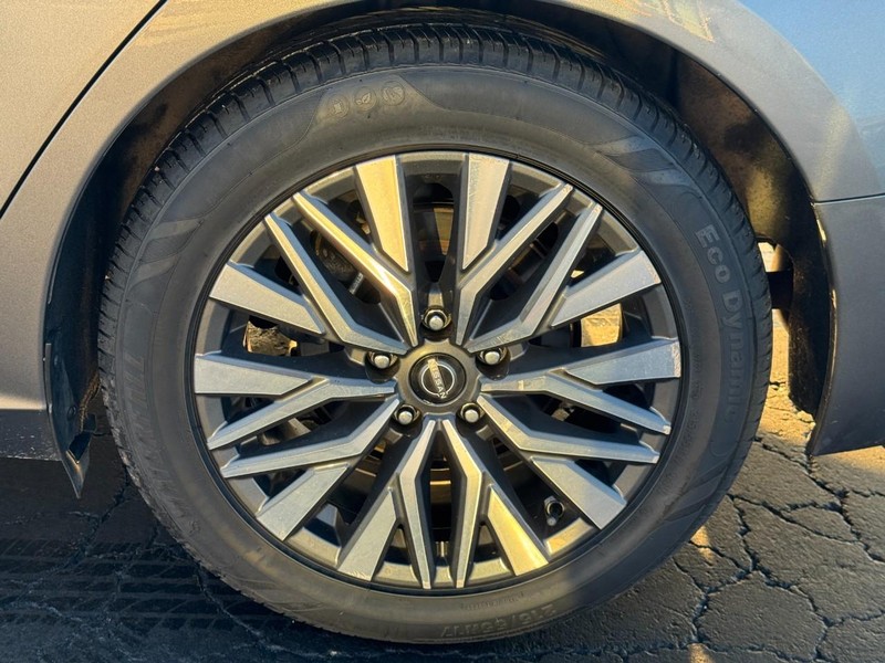 Nissan Altima Vehicle Image 07