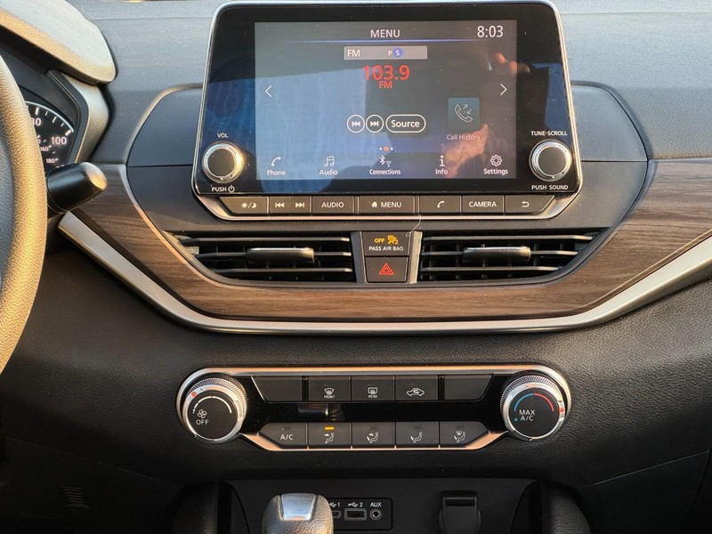 Nissan Altima Vehicle Image 13