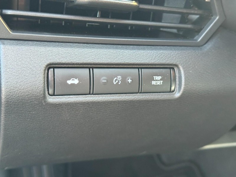 Nissan Altima Vehicle Image 16