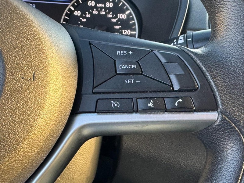 Nissan Altima Vehicle Image 18