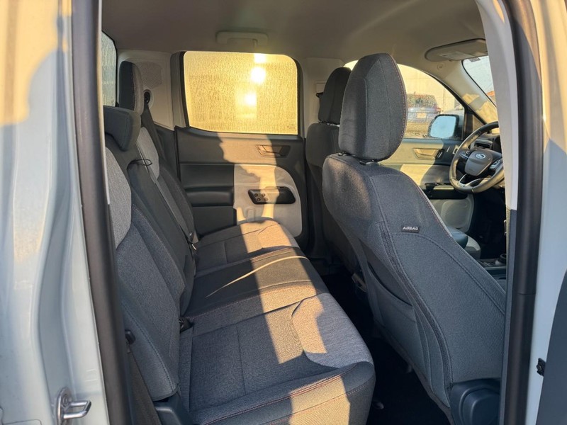 Ford Maverick Vehicle Image 10