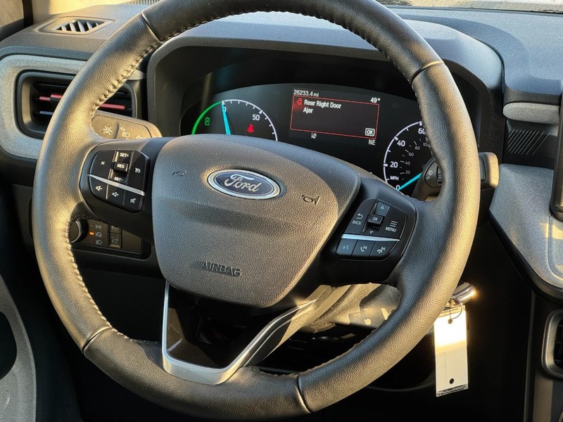 Ford Maverick Vehicle Image 12