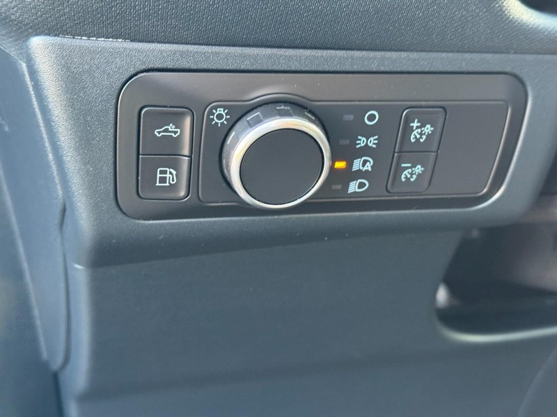 Ford Maverick Vehicle Image 16