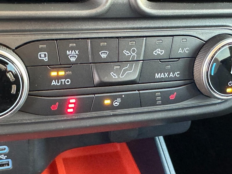 Ford Maverick Vehicle Image 21