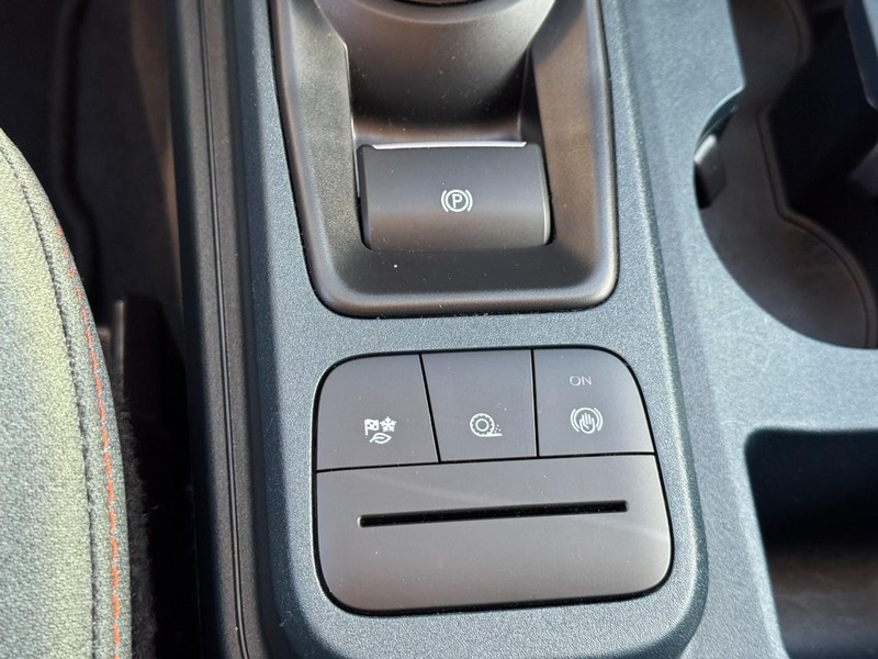 Ford Maverick Vehicle Image 22