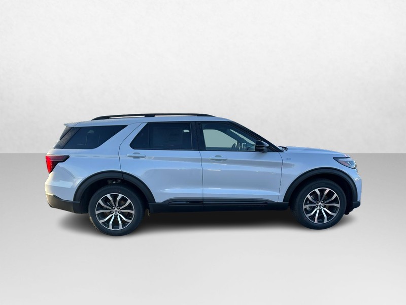 Ford Explorer Vehicle Image 02