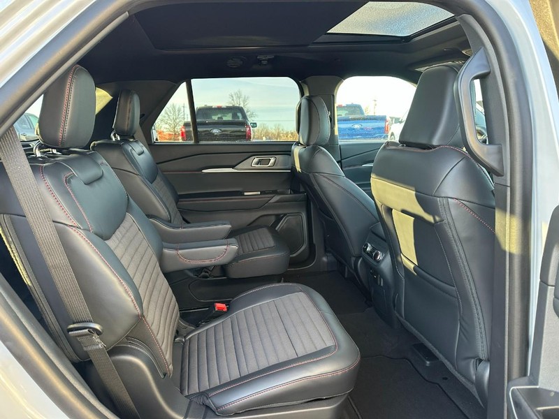 Ford Explorer Vehicle Image 04