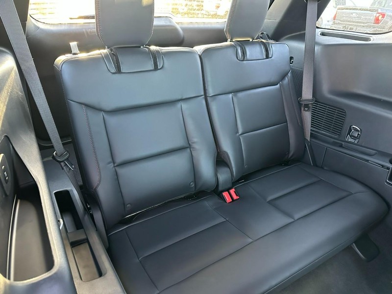 Ford Explorer Vehicle Image 05