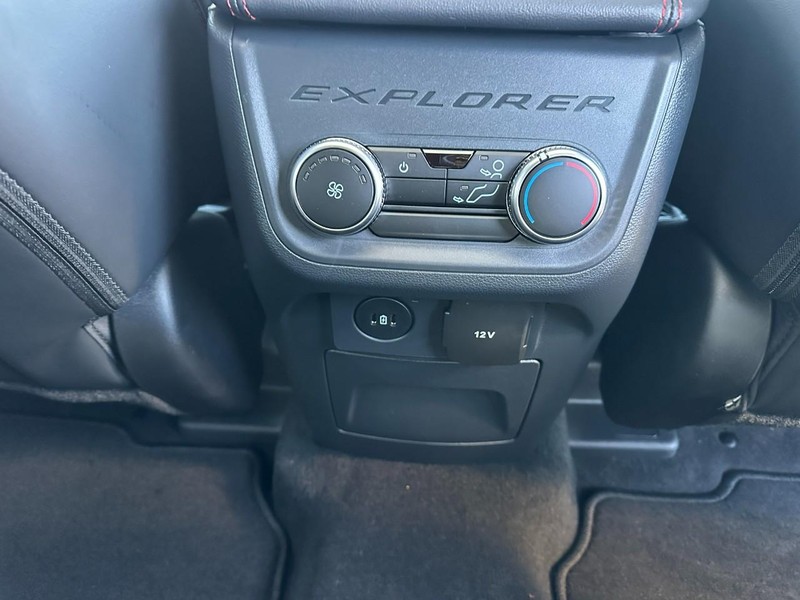 Ford Explorer Vehicle Image 06