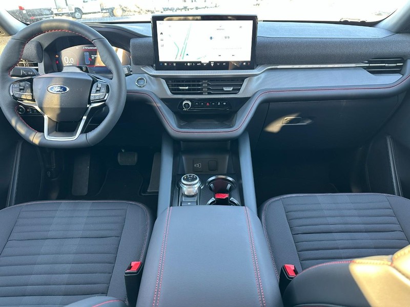 Ford Explorer Vehicle Image 08