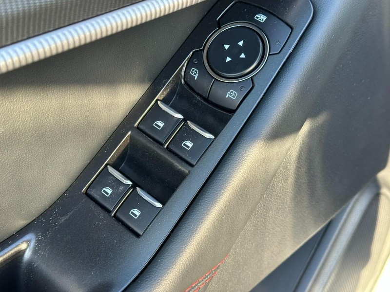 Ford Explorer Vehicle Image 12