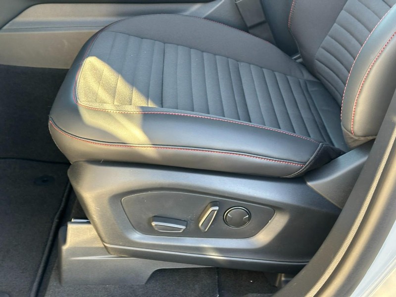 Ford Explorer Vehicle Image 13