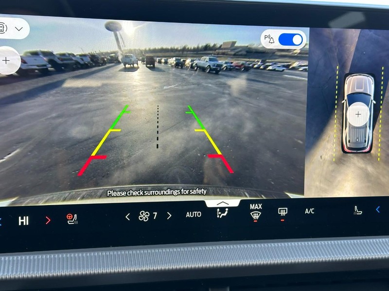 Ford Explorer Vehicle Image 15