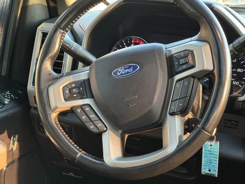 Ford Super Duty F-250 SRW Vehicle Image 12