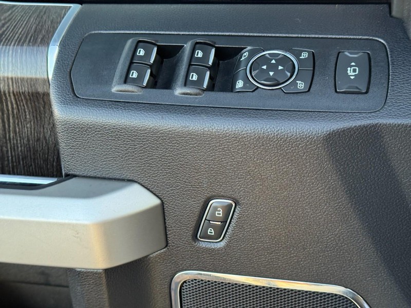 Ford Super Duty F-250 SRW Vehicle Image 24