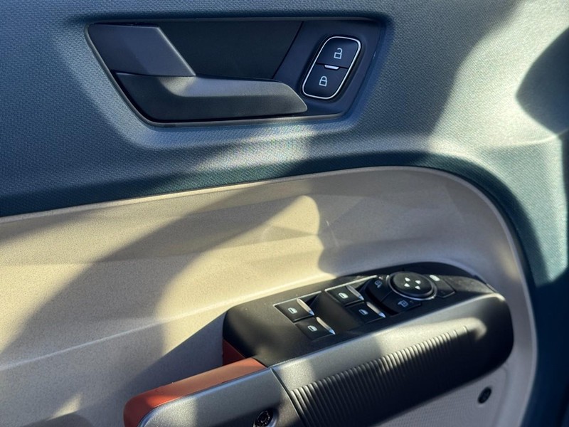 Ford Maverick Vehicle Image 10