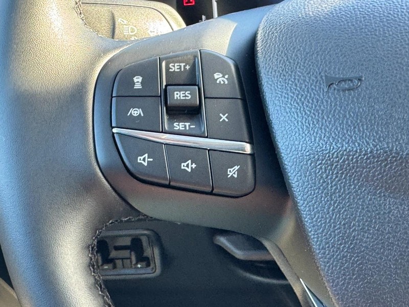 Ford Maverick Vehicle Image 12