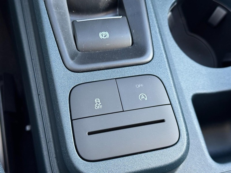 Ford Maverick Vehicle Image 14