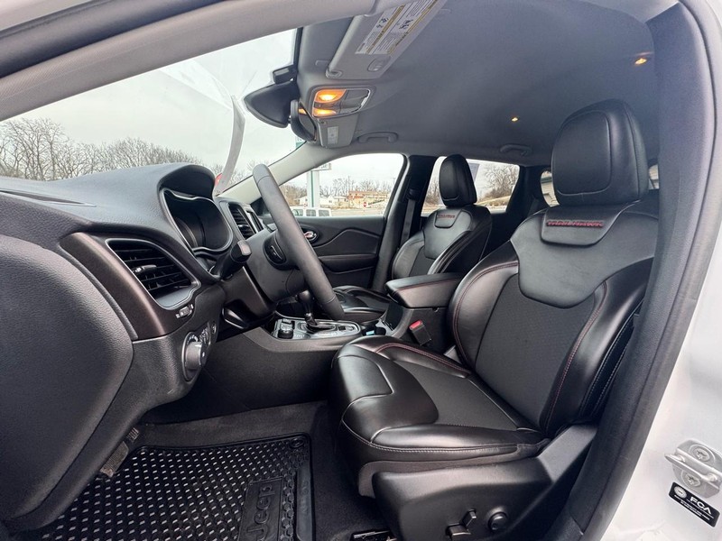 Jeep Cherokee Vehicle Image 09