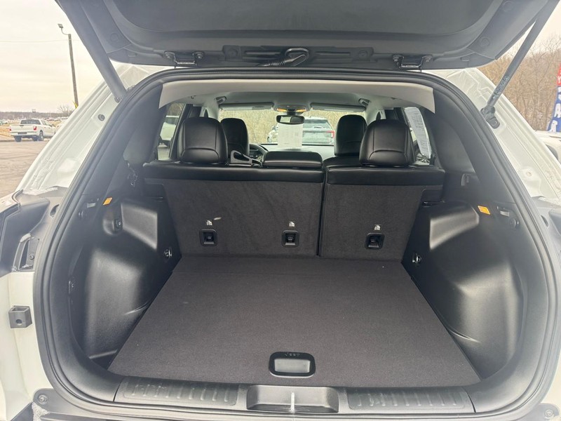 Jeep Cherokee Vehicle Image 11