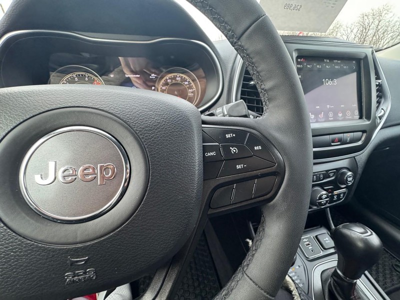 Jeep Cherokee Vehicle Image 15