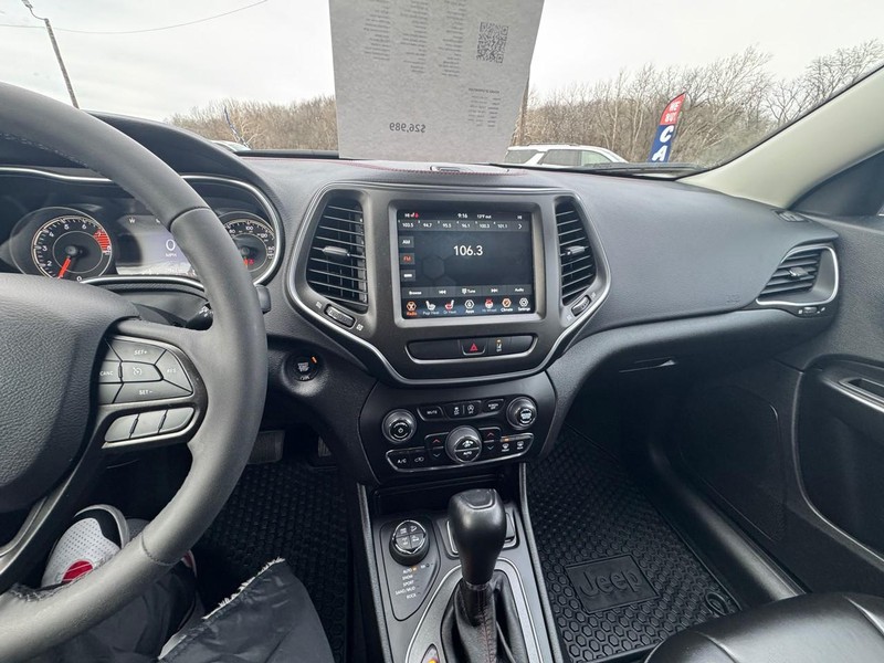 Jeep Cherokee Vehicle Image 16