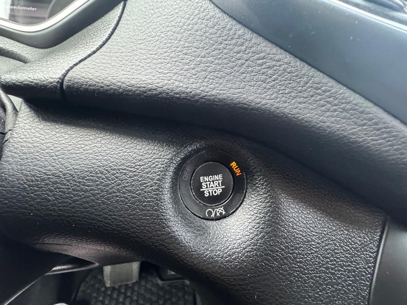 Jeep Cherokee Vehicle Image 17