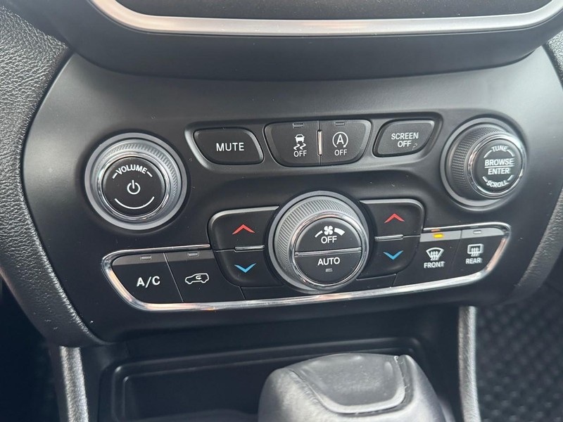 Jeep Cherokee Vehicle Image 22