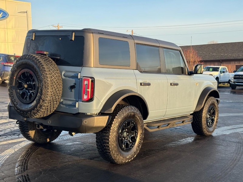 Ford Bronco Vehicle Image 03