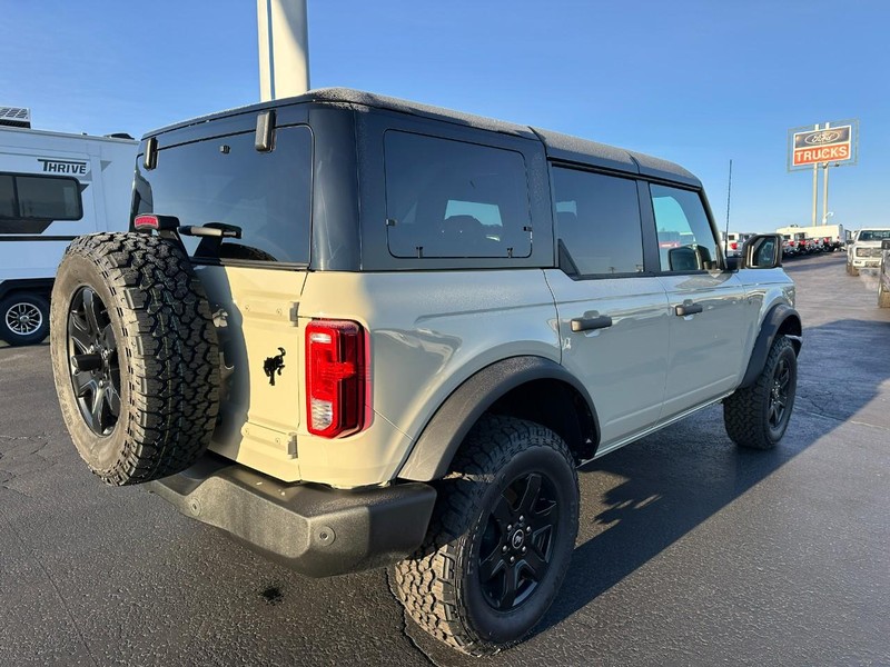 Ford Bronco Vehicle Image 03
