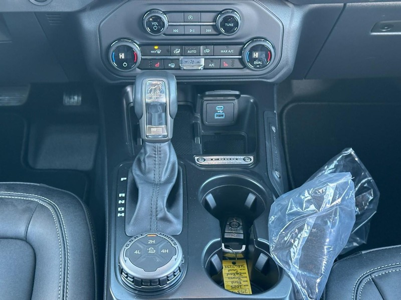 Ford Bronco Vehicle Image 08