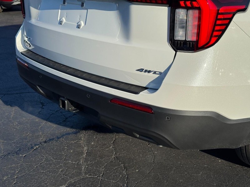 Ford Explorer Vehicle Image 04