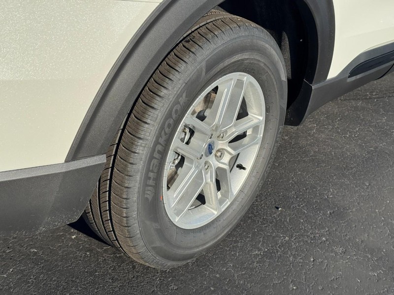 Ford Explorer Vehicle Image 05