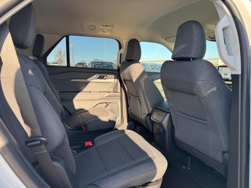 Ford Explorer Vehicle Image 06