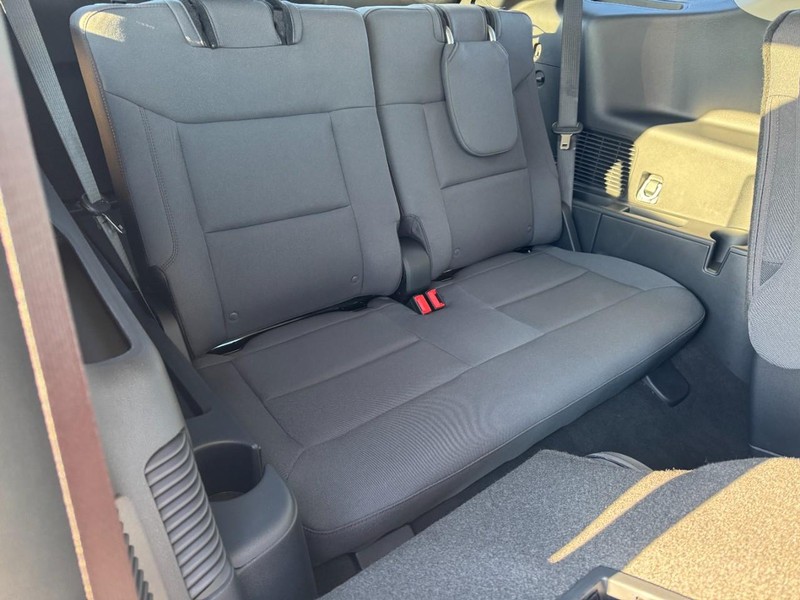 Ford Explorer Vehicle Image 07