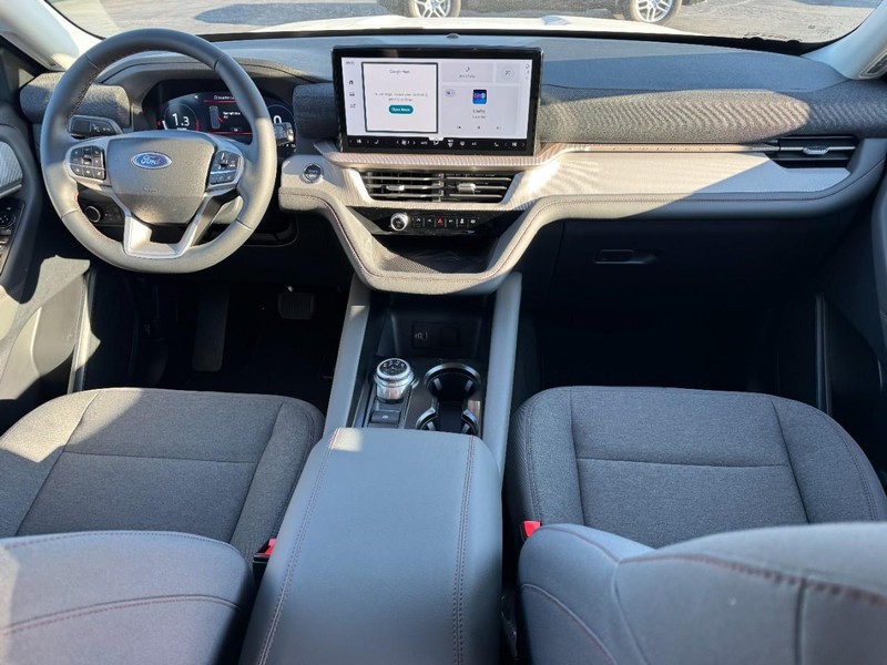 Ford Explorer Vehicle Image 08