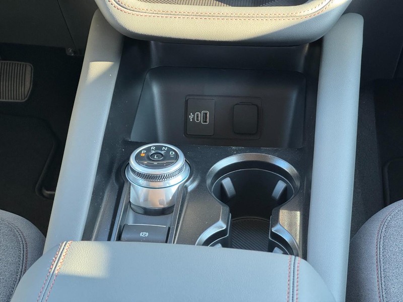 Ford Explorer Vehicle Image 11