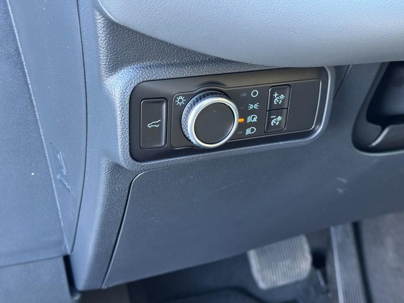 Ford Explorer Vehicle Image 15