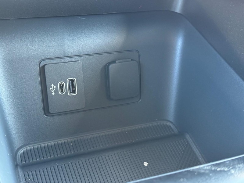 Ford Explorer Vehicle Image 18