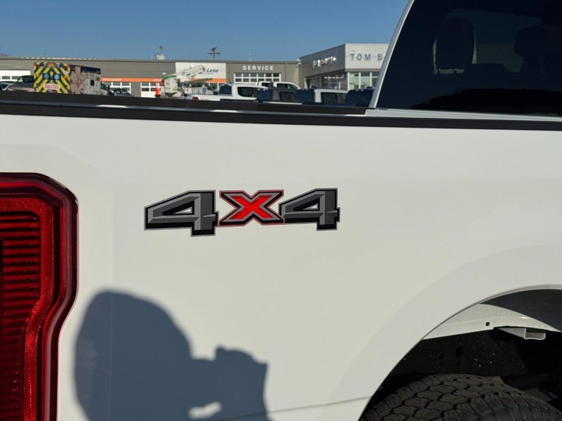 Ford Super Duty F-250 SRW Vehicle Image 04