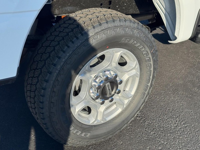 Ford Super Duty F-250 SRW Vehicle Image 05