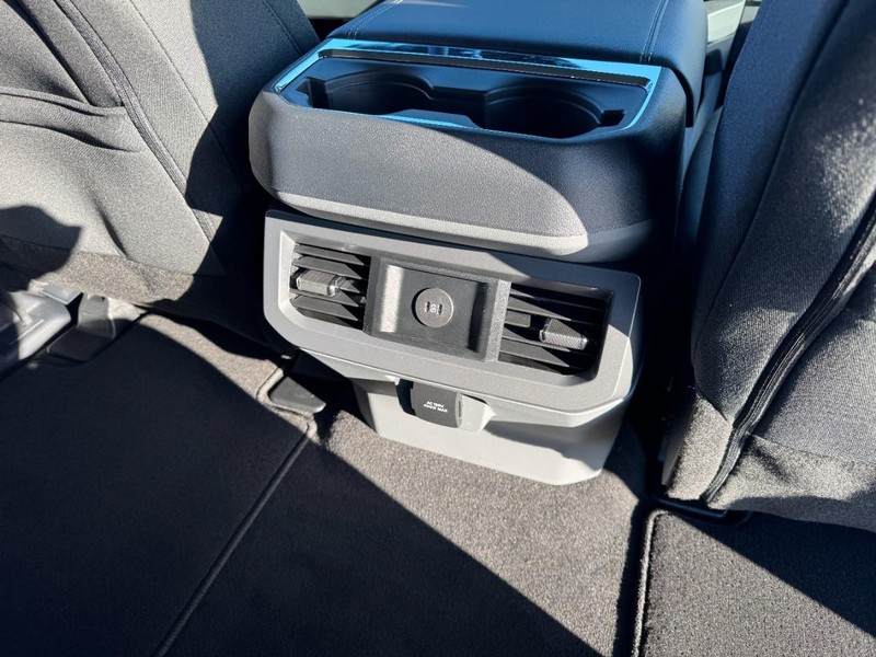 Ford Super Duty F-250 SRW Vehicle Image 11