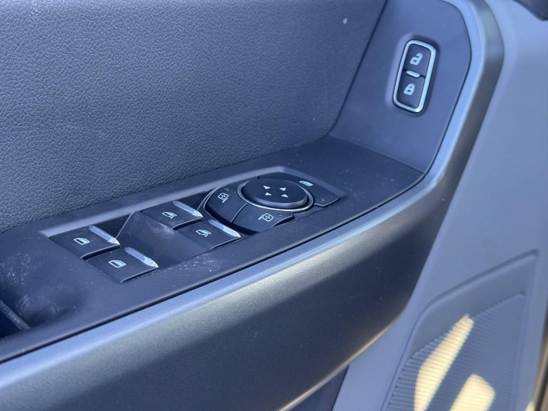 Ford Super Duty F-250 SRW Vehicle Image 13