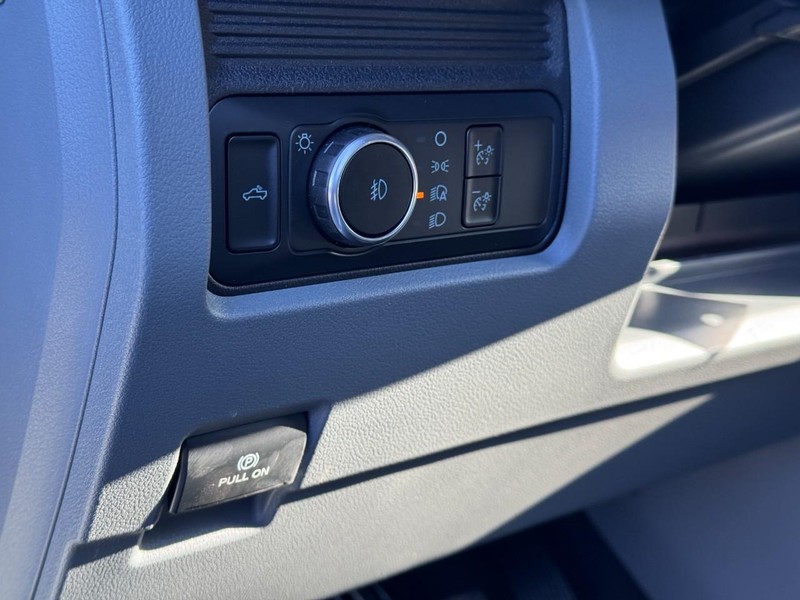 Ford Super Duty F-250 SRW Vehicle Image 15