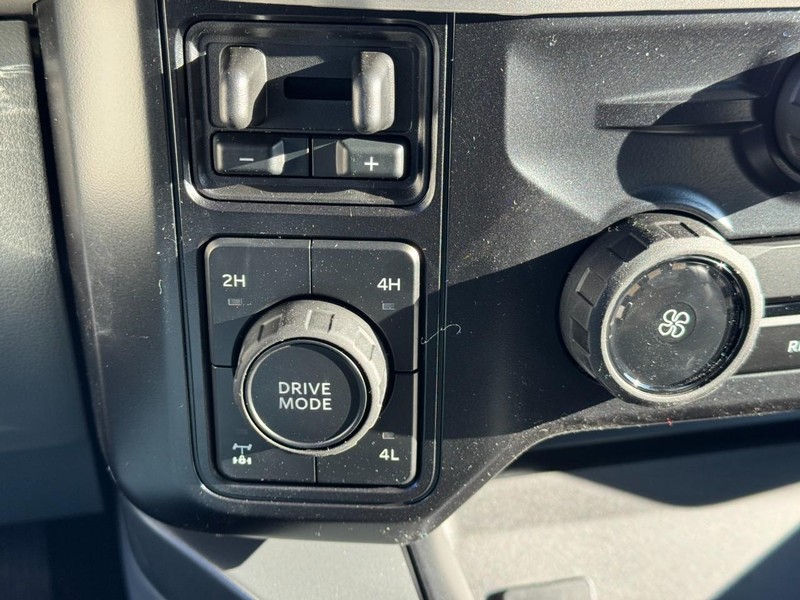 Ford Super Duty F-250 SRW Vehicle Image 18