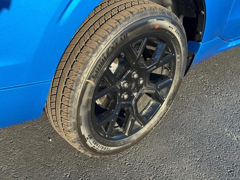 Ford Maverick Vehicle Image 04